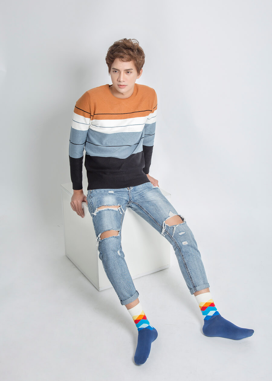 sweater with colour block stripe
