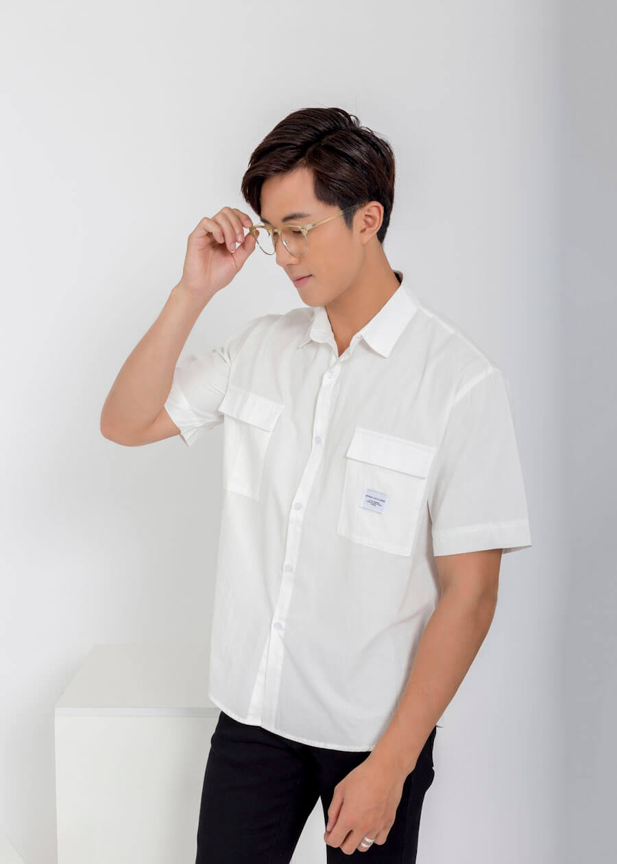 Kiểu áo sơ mi trắng chuẩn soái ca phong cách Hàn Quốc