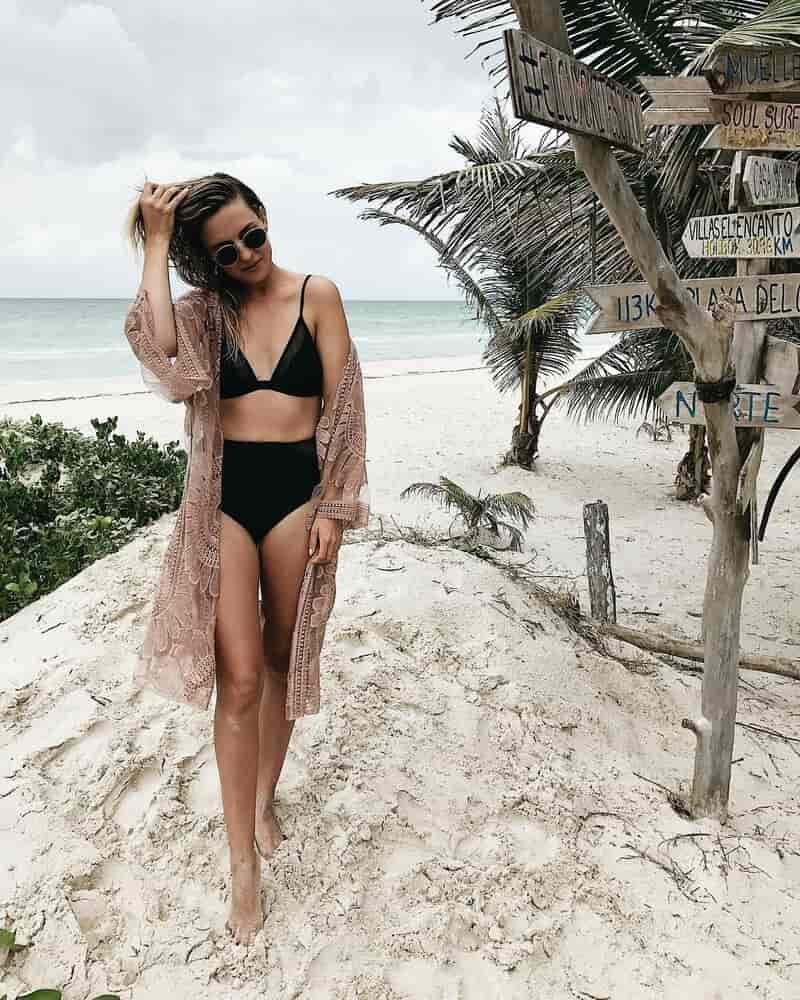 thời trang đi biển cho nữ với Bikini + áo khoác lưới
